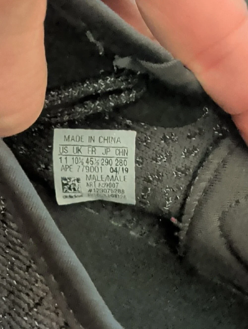 Yeezy Boost 350 V2 Triple Black - Men